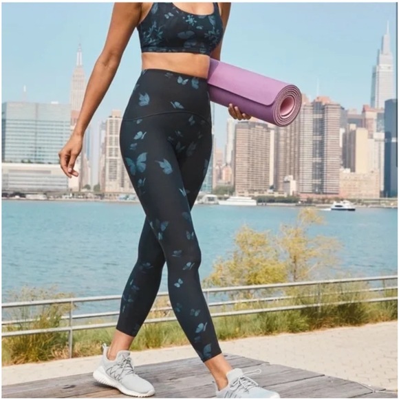 NWT - SPANX Womens Booty Boost Active 7/8 Leggings, Midnight Butterfly - XS - Picture 4 of 6